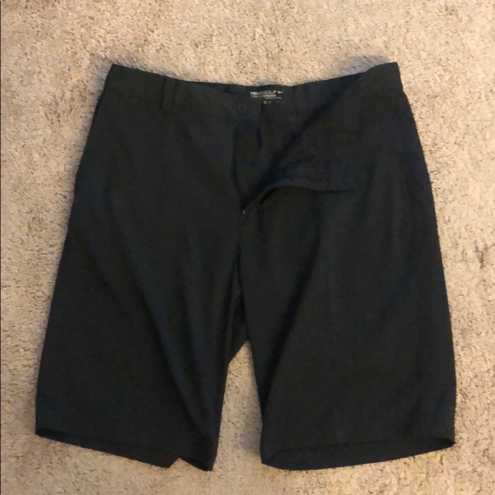 NIKE TOUR PERFORMANCE GOLF SHORT SIZE 33